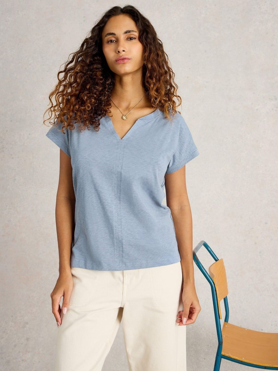 Einfaches Baumwoll-T-Shirt mit V-Ausschnitt