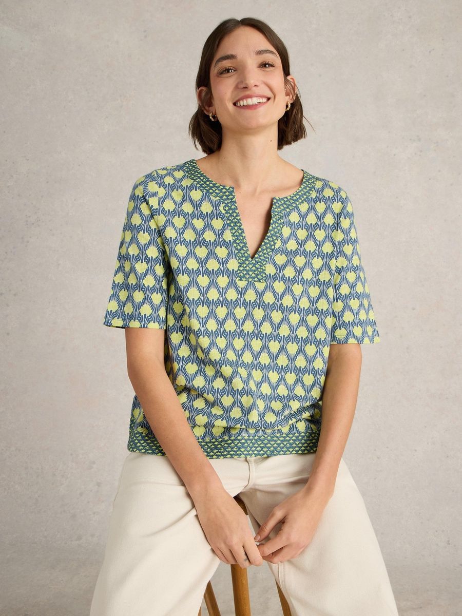 Gemustertes Baumwoll-T-Shirt mit Kerbausschnitt