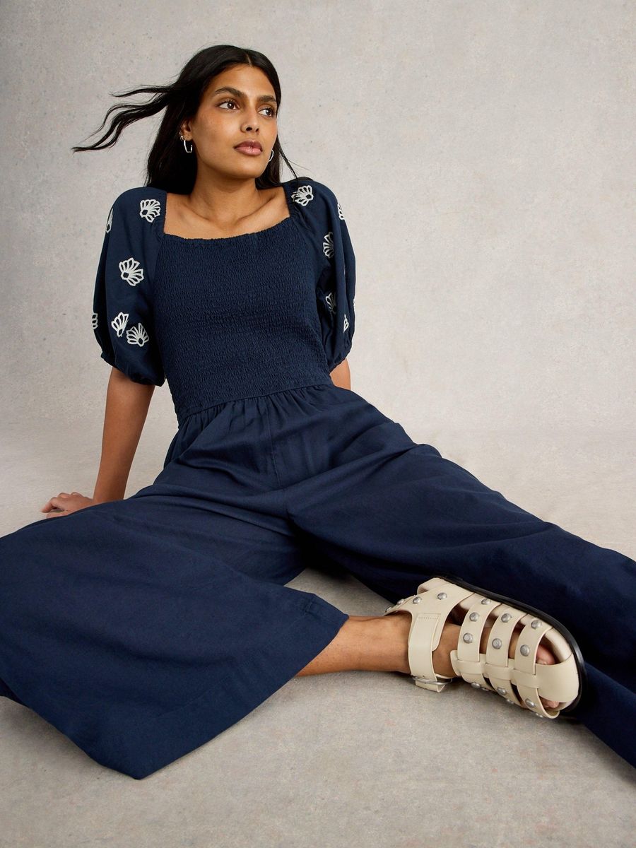 Jumpsuit aus Leinenmischung mit bestickten Puffärmeln