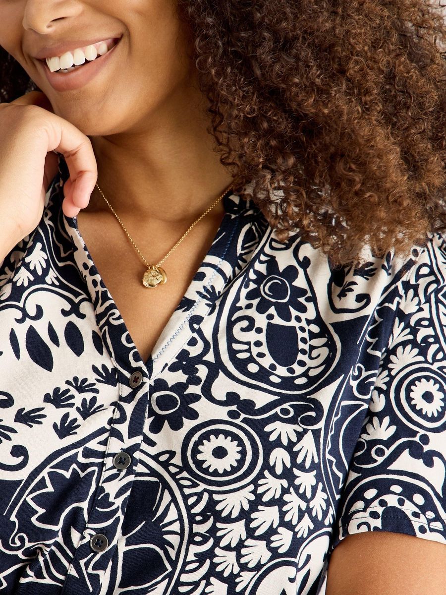 Bedruckte Kurzarm-Bluse mit Knopfleiste