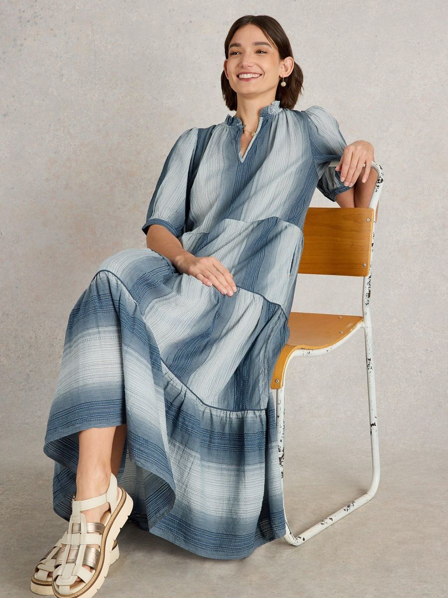 Gestreiftes, gestuftes Maxikleid aus Baumwolle