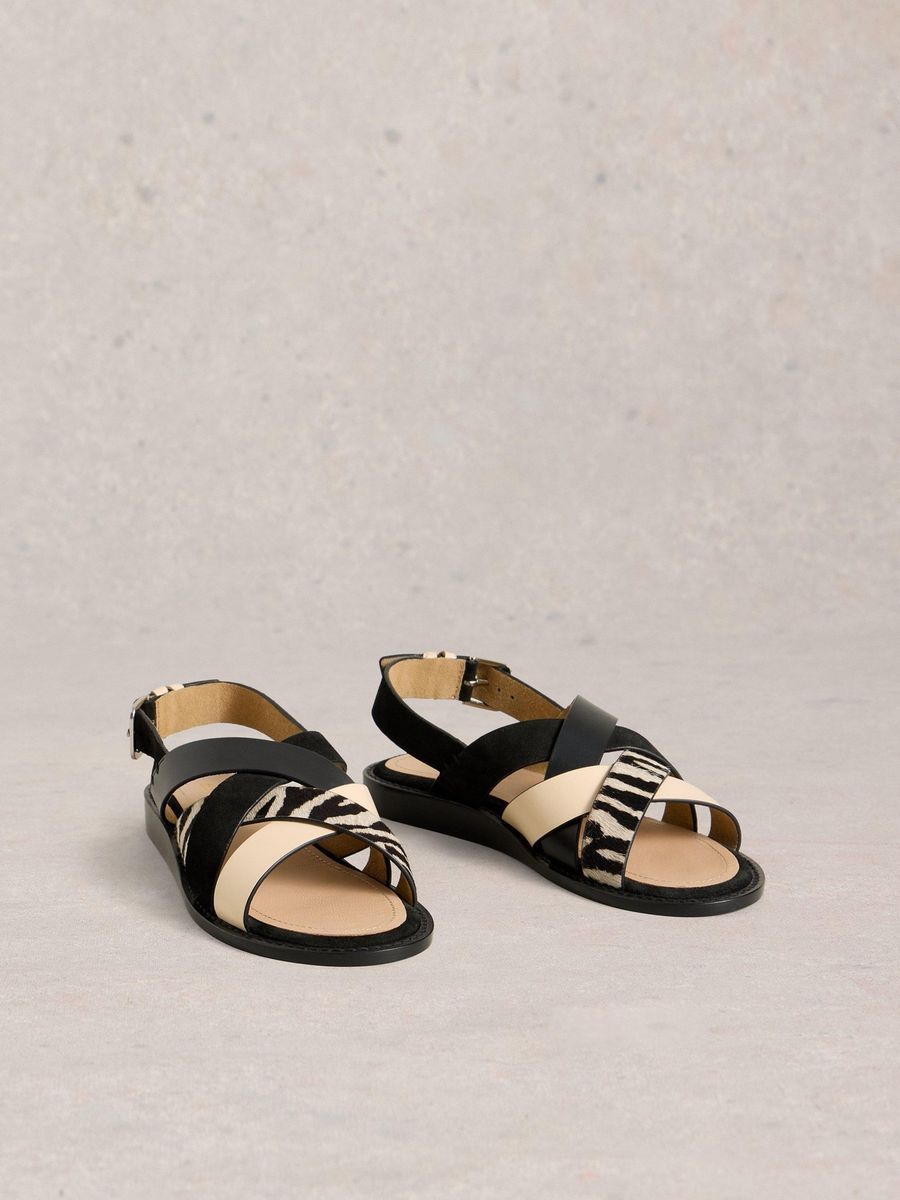 Leder Sandale mit gekreuzten Riemen und Zebra-Details