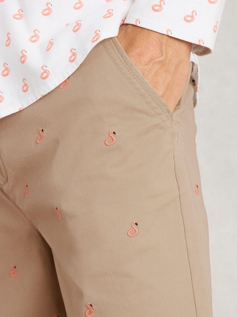 Chinoshorts mit Flamingo-Print