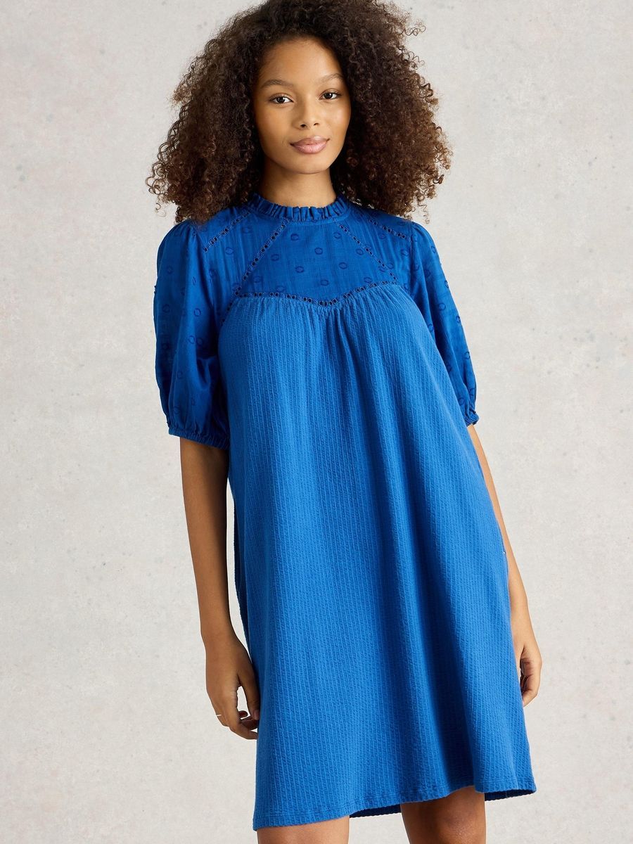 Kleid aus Bio-Baumwolle mit Lochstickerei