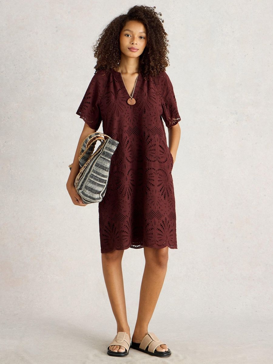 Kleid aus Bio-Baumwolle mit Lochstickerei