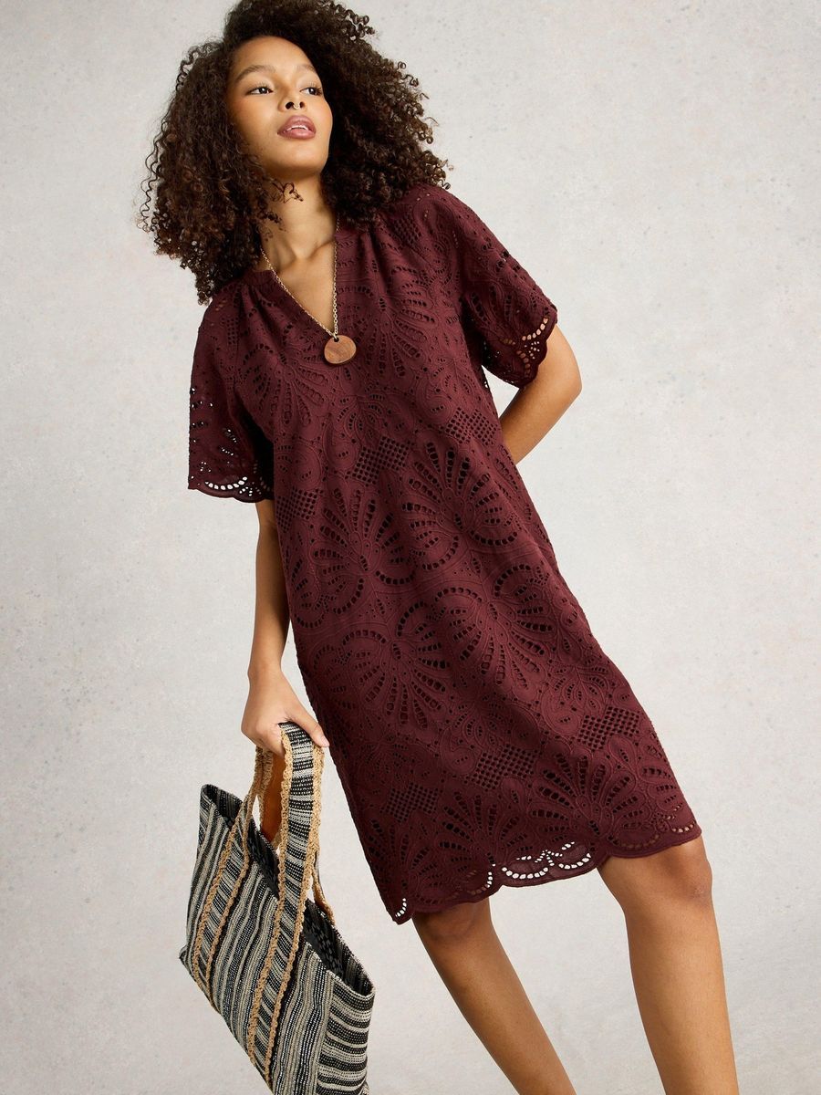 Kleid aus Bio-Baumwolle mit Lochstickerei