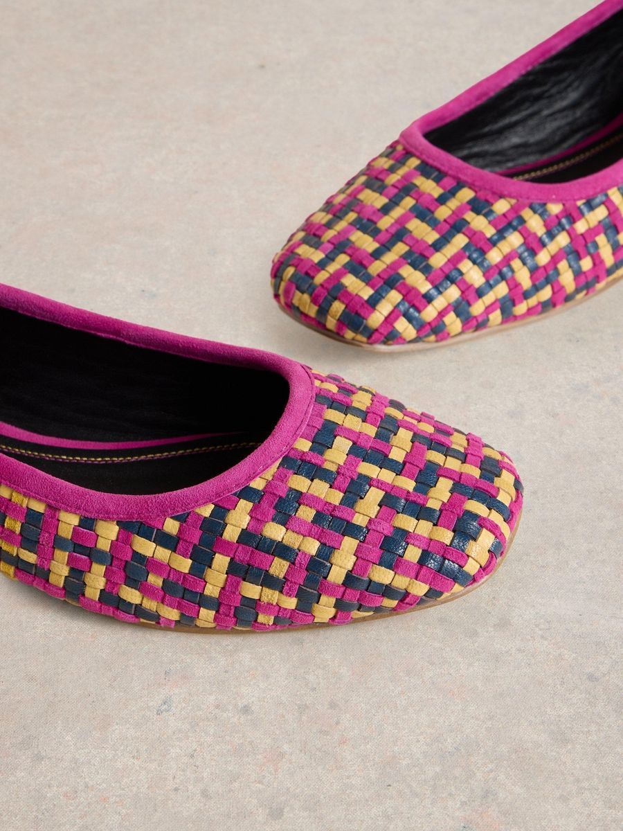 Ballerinas aus gewebtem Leder