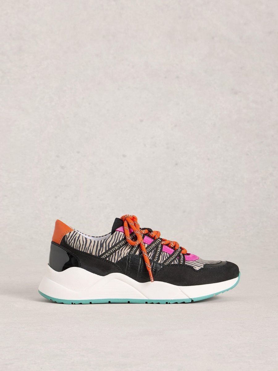 Fashion Sneakers mit Animal-Print und orangen Schnürsenkeln