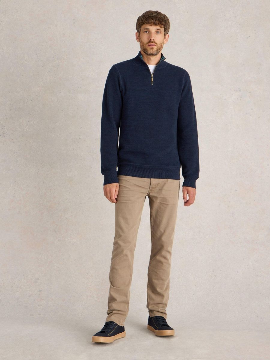 Strukturierter Pullover mit Trichterkragen