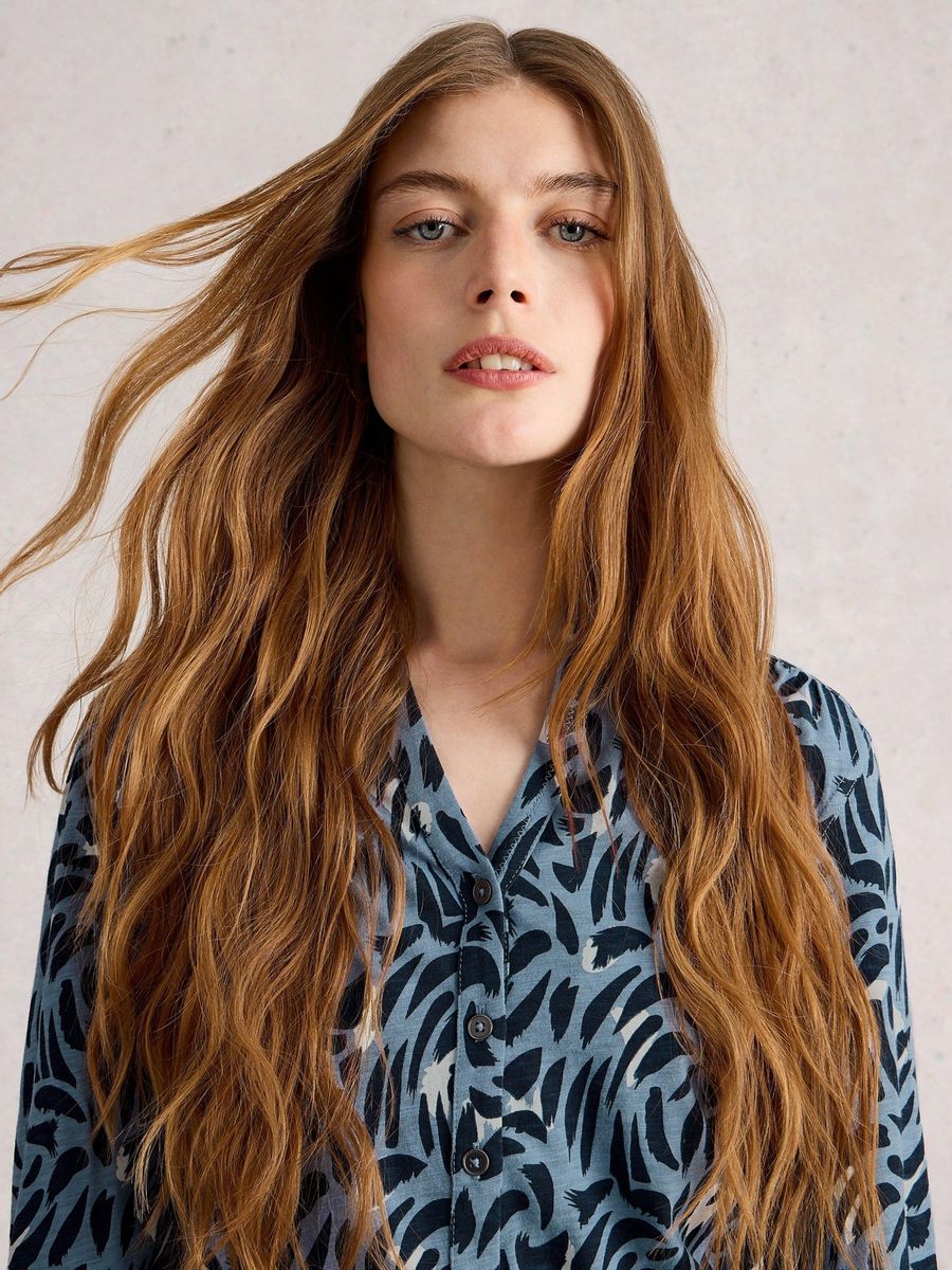 Jerseybluse mit floralem Herzmuster