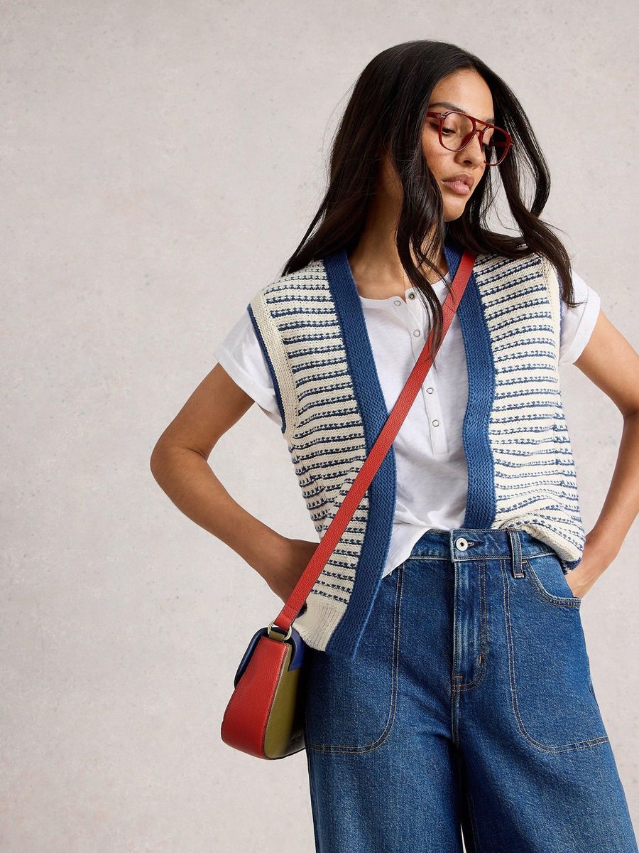 Gestreifte Strickweste mit kontrastfarbenem Besatz
