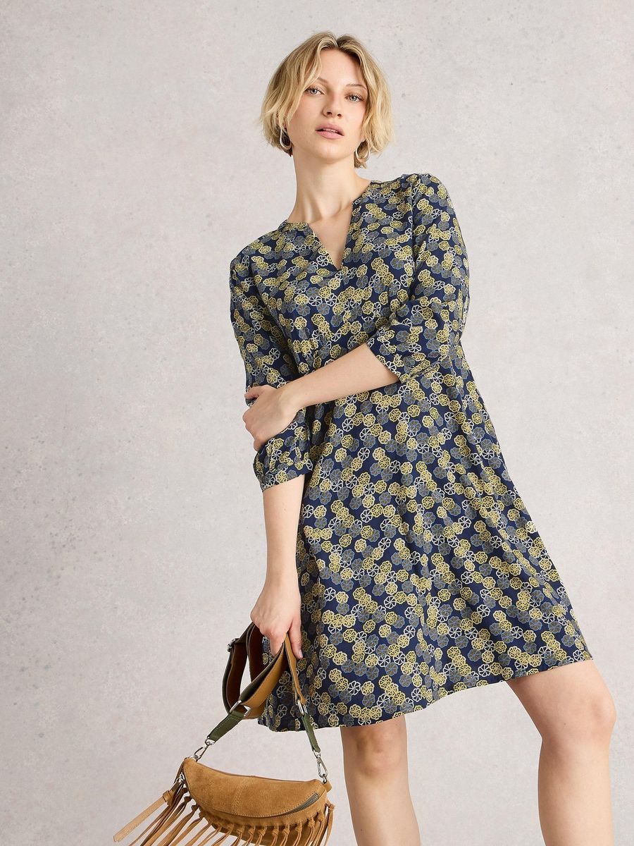 Locker geschnittenes Kleid mit Blumenmuster