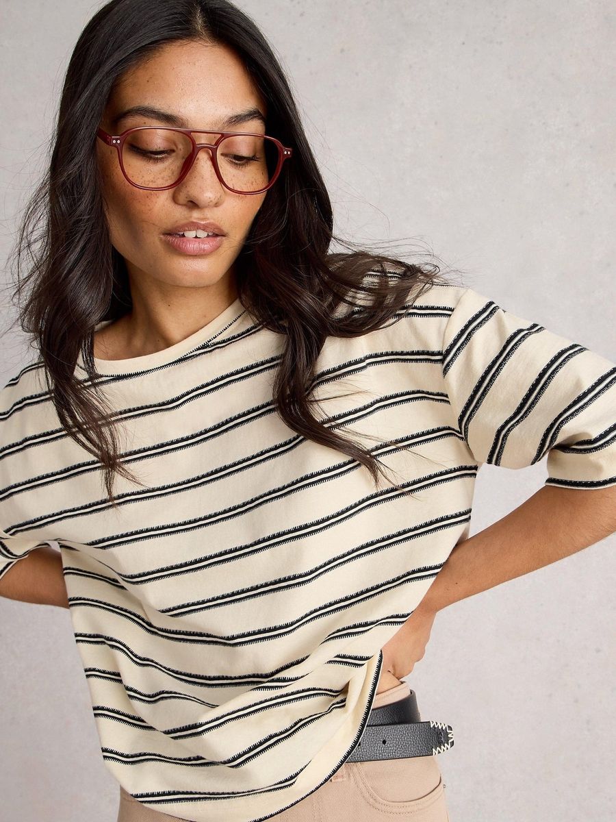 Kurzes Gestreiftes T-Shirt in Kastenform