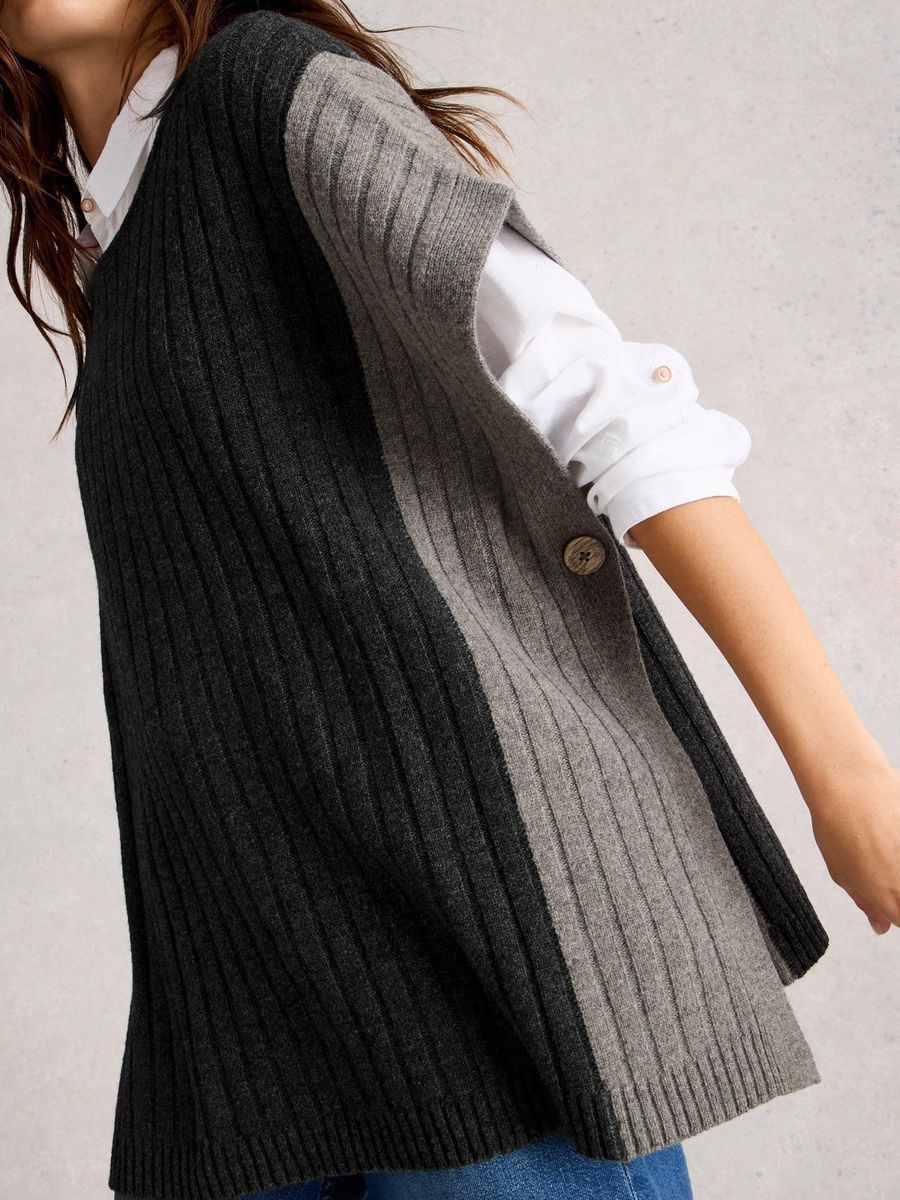 Strickponcho in melierten Grautönen mit Rippenmuster