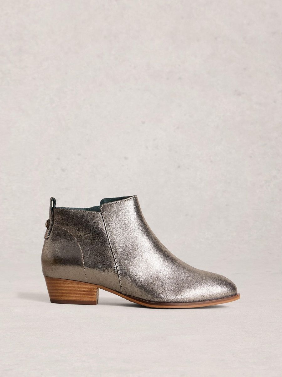 Stiefeletten aus Metallic-Leder, weite Passform
