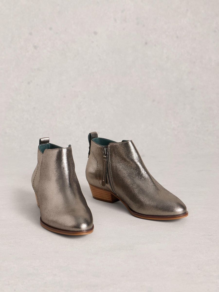 Stiefeletten aus Metallic-Leder, weite Passform