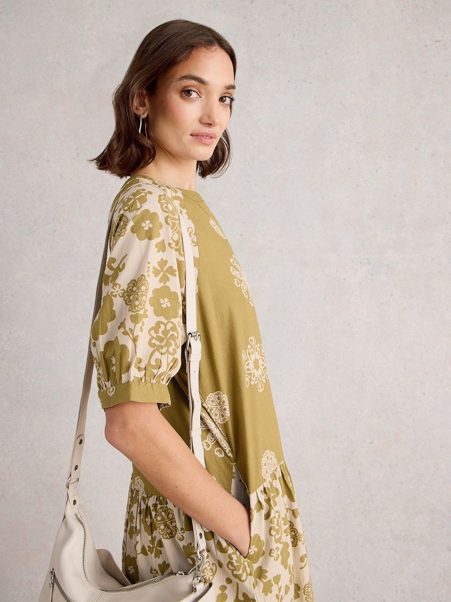 Gestuftes Midikleid mit Blumenmuster