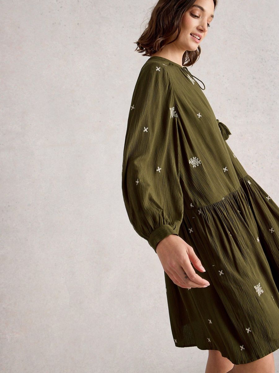 Olivgrünes, gesticktes, gestuftes Minikleid