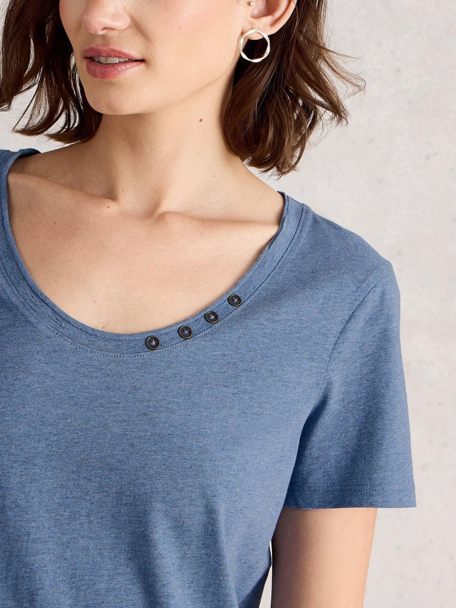 Klassisches Bio-Baumwoll-T-Shirt mit Knöpfen