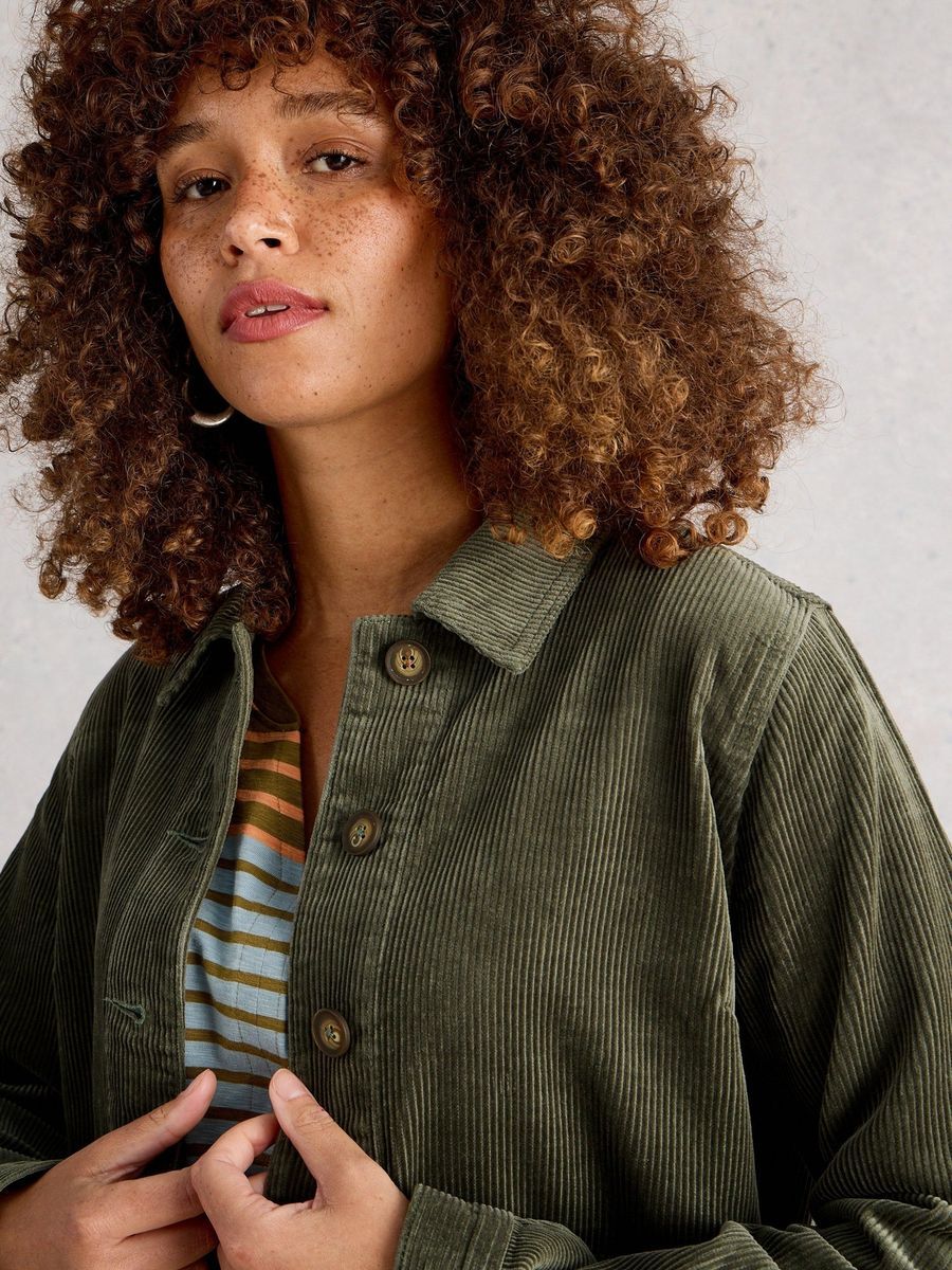 Cordjacke mit Taschen
