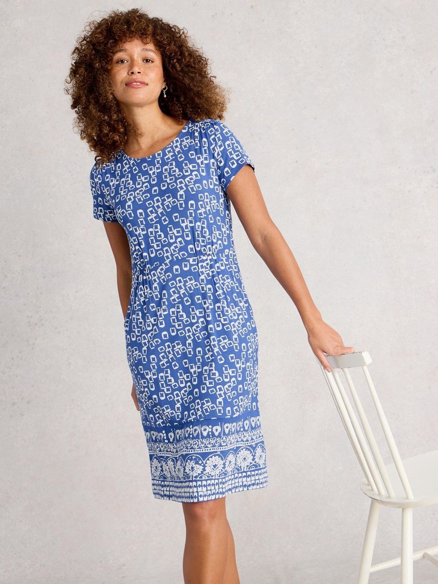 Bequemes blaues Jerseykleid mit Taschen