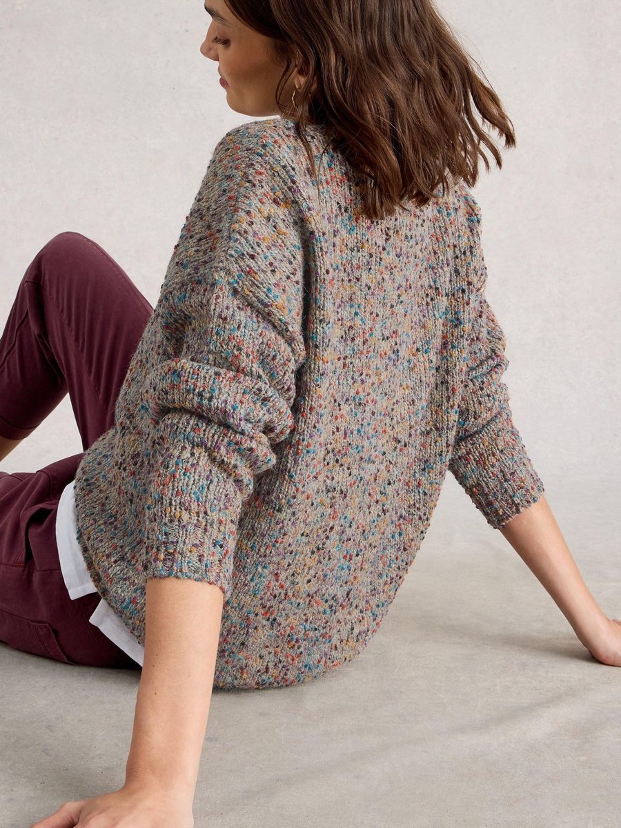 Gesprenkelter Strickpullover mit V-Ausschnitt