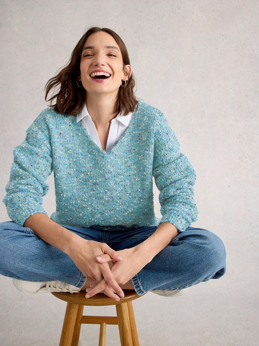 Texturierter Pullover mit V-Ausschnitt