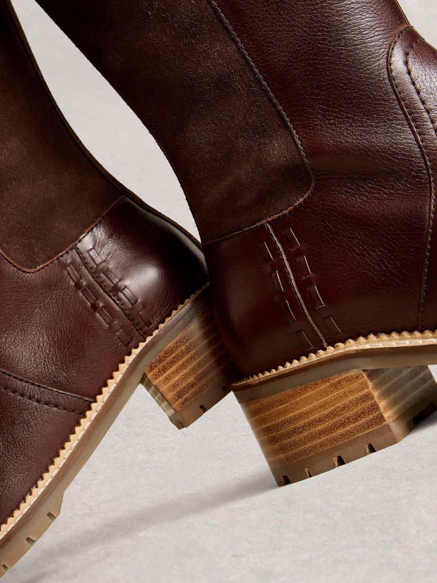 Knielange Reitstiefel aus Leder