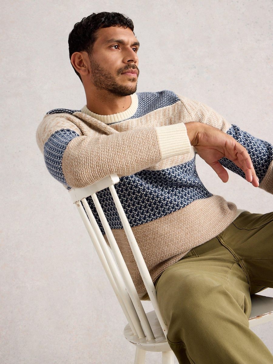 Gestreifter Strickpullover mit Rundhalsausschnitt