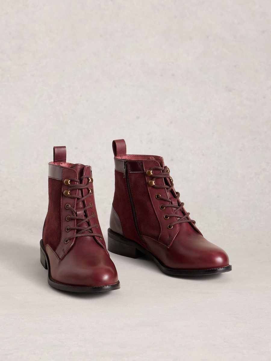 Burgunderfarbene Schnürstiefeletten