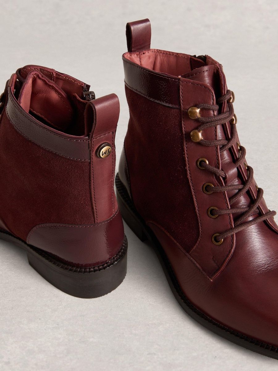 Burgunderfarbene Schnürstiefeletten