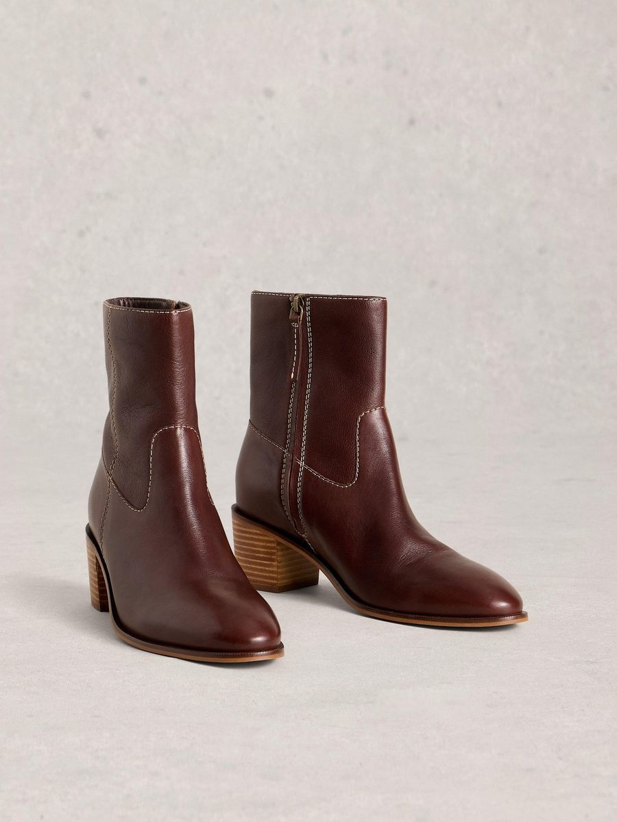 Klassische Lederstiefeletten mit Absatz