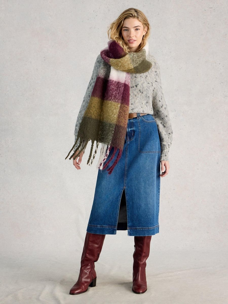 Locker geschnittener Pullover mit Rollkragen
