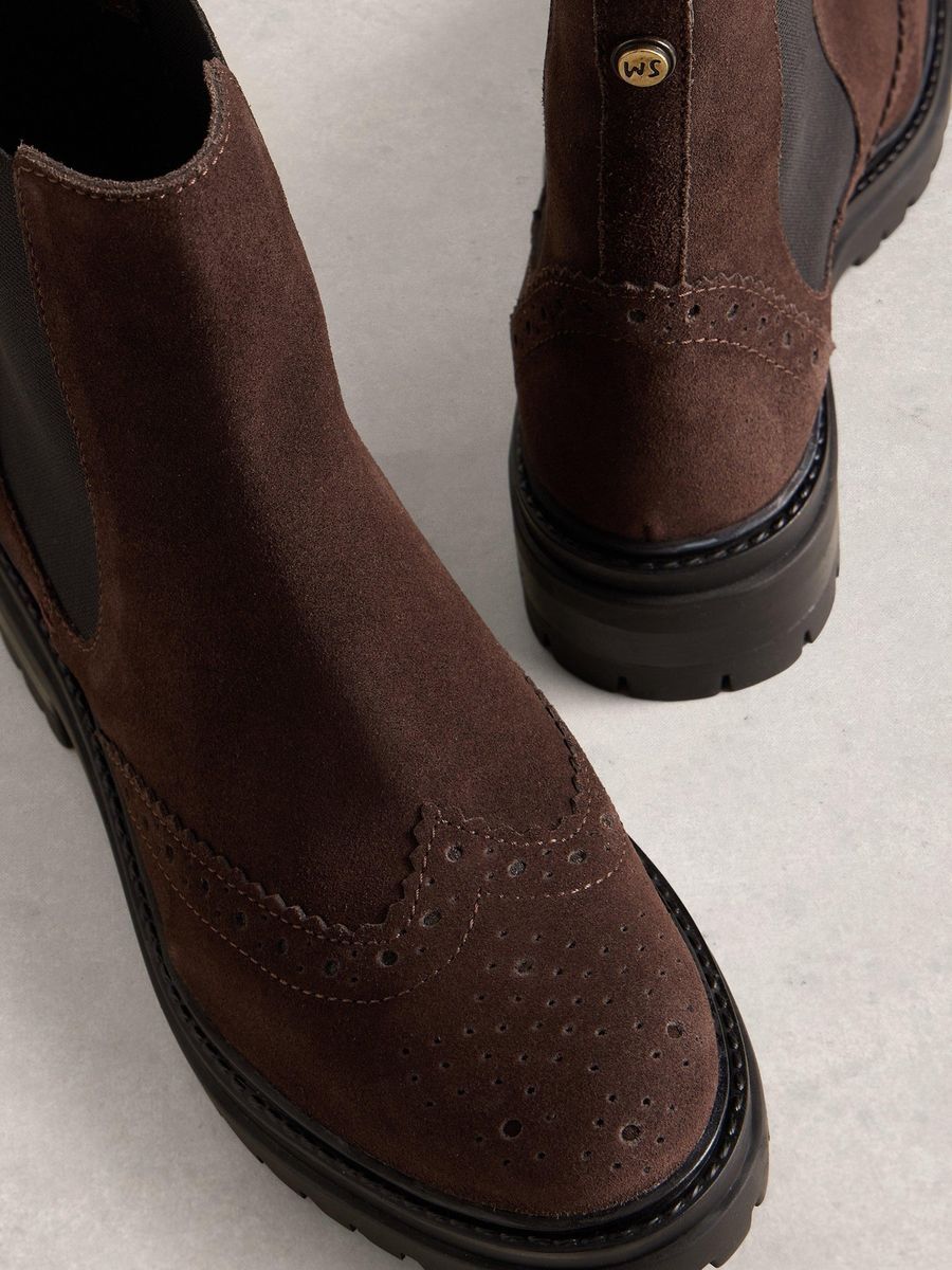 Chelsea Boot aus Wildleder mit Brogue-Details