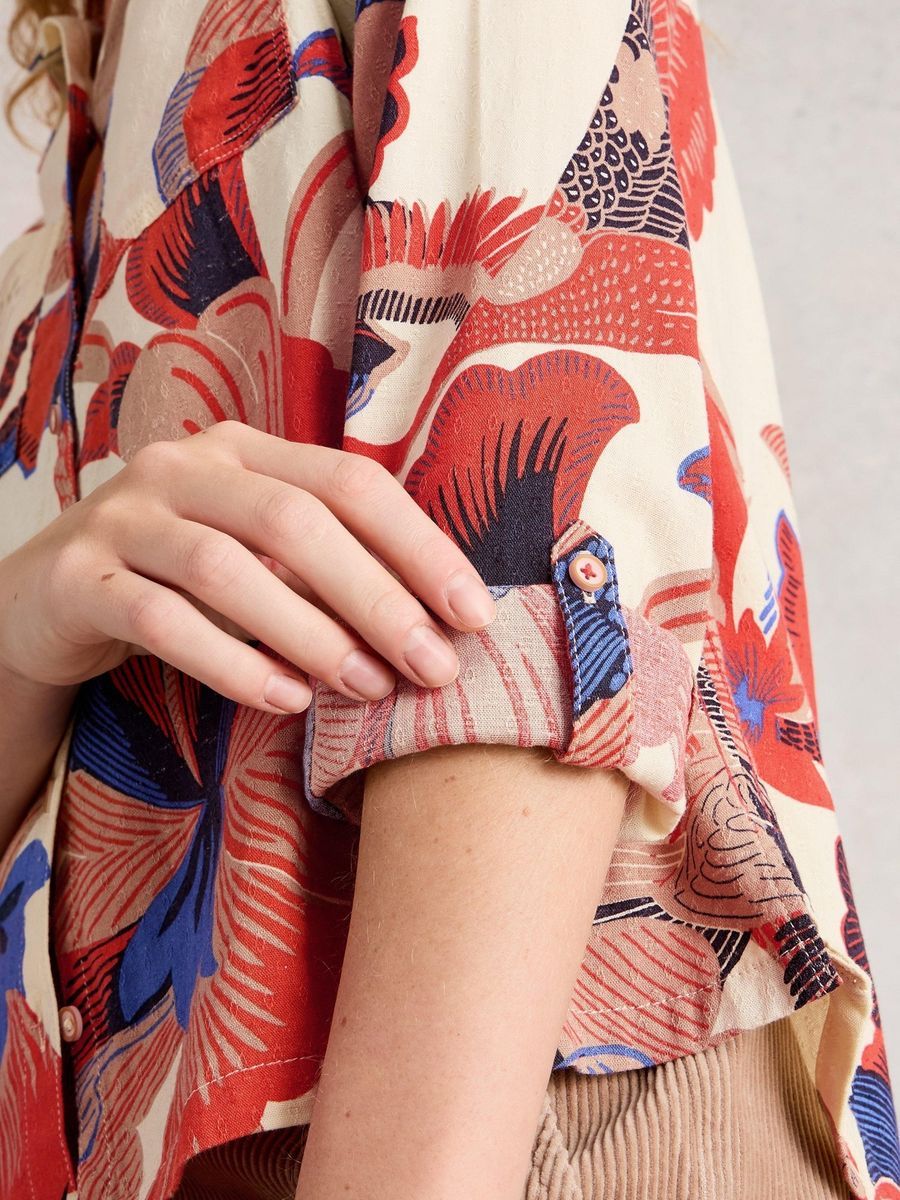 Blumig bedruckte Bluse mit Knopfleiste