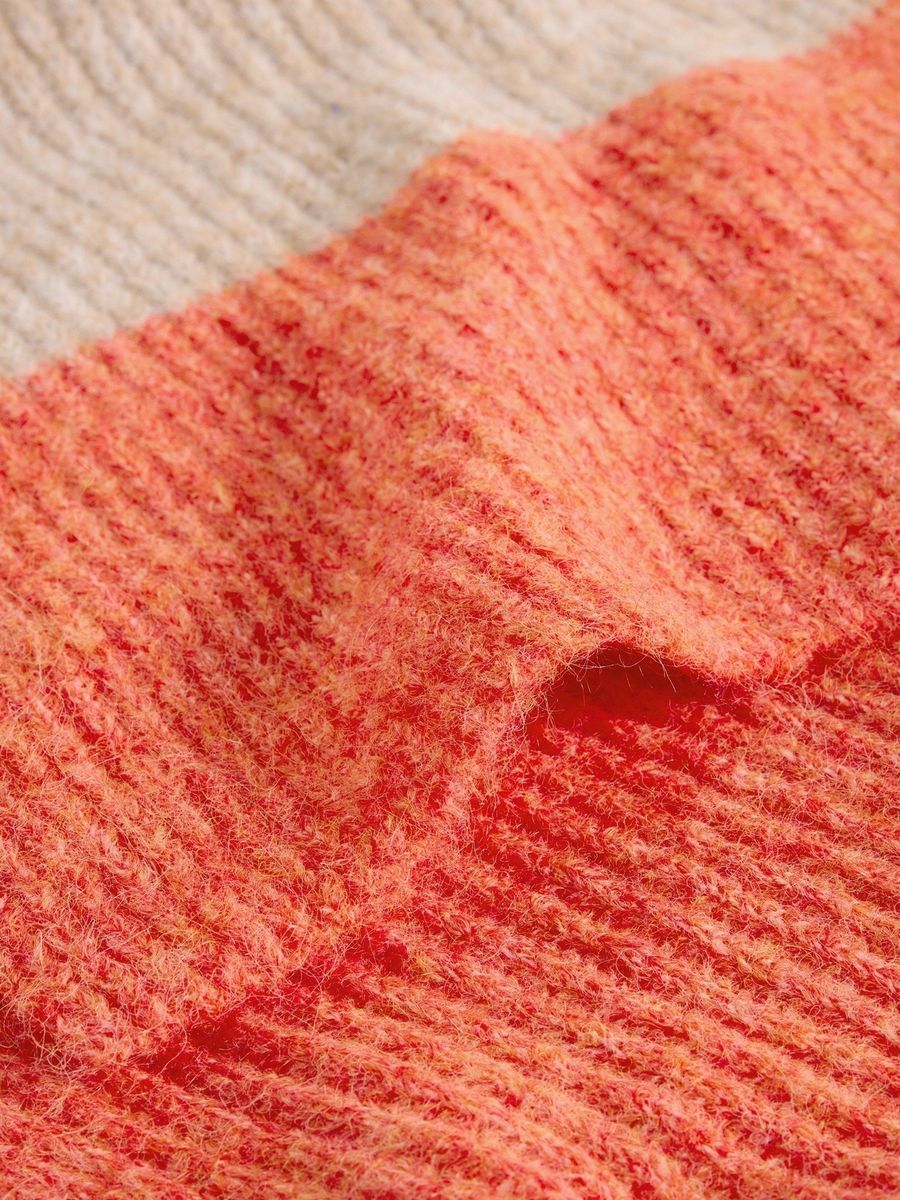 Farblich abgesetzter Strickschal
