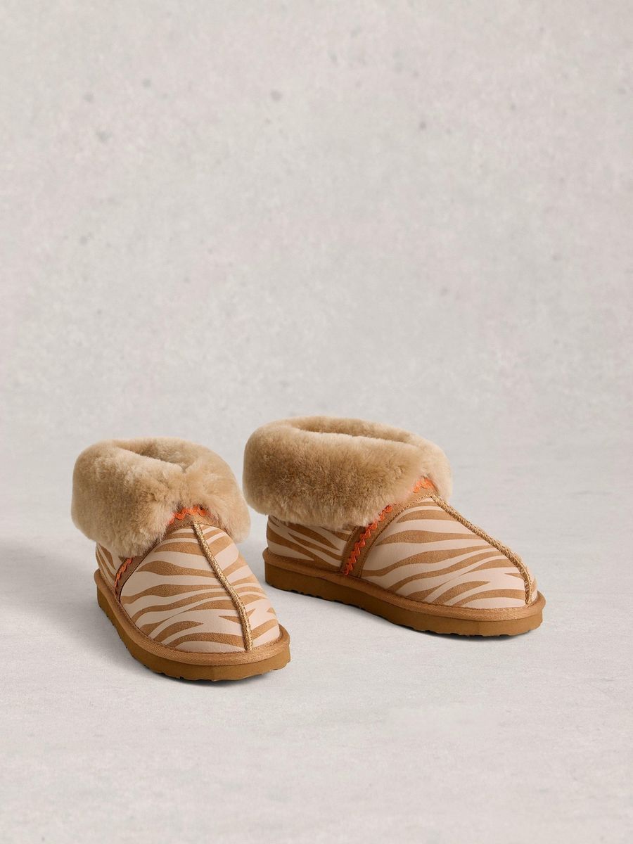 Wildleder-Hausschuhe mit Zebraprint und Shearling-Futter