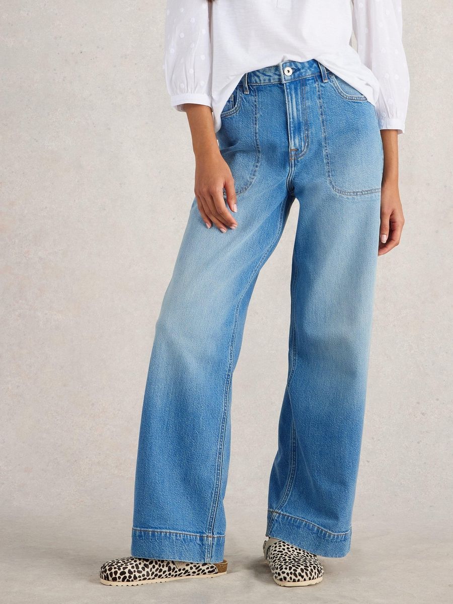 Jeans mit weitem Bein und aufgesetzten Taschen