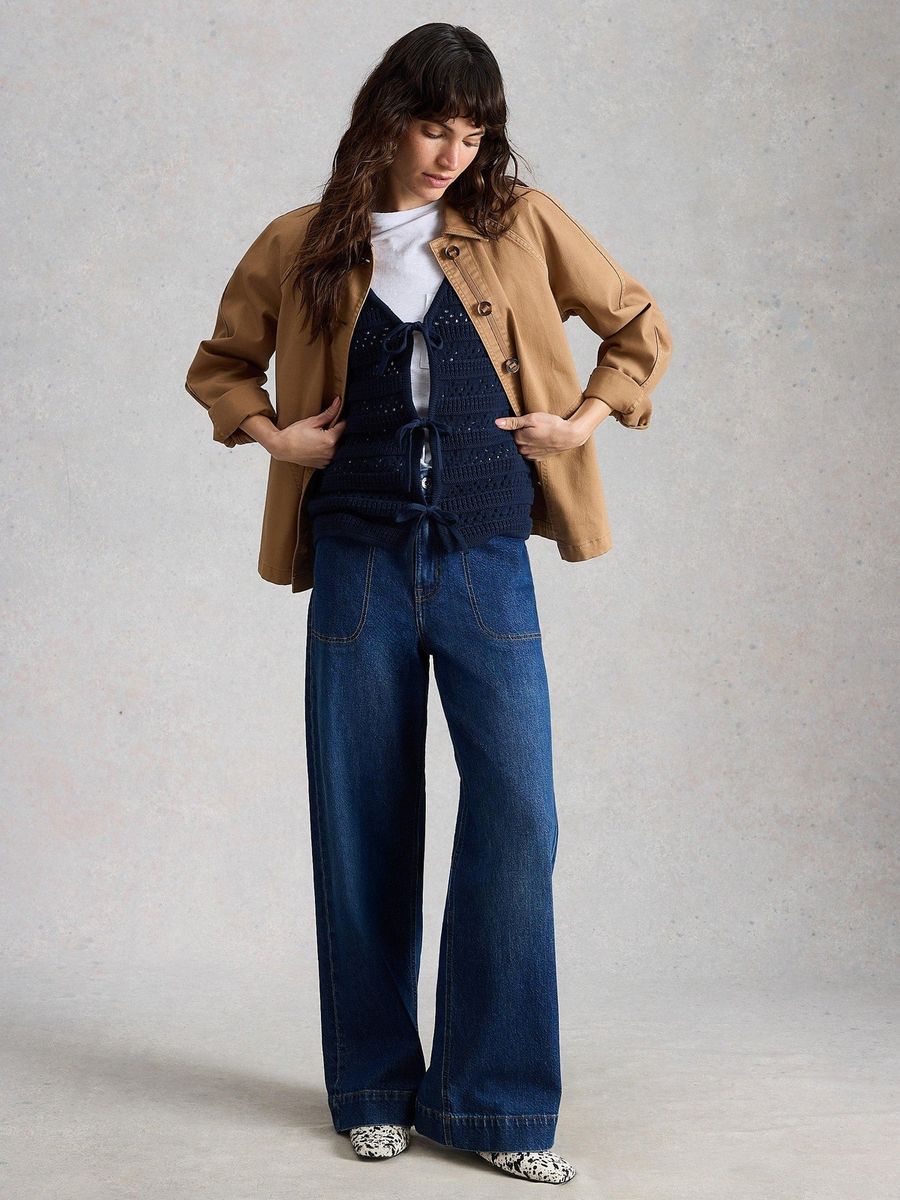 Jeans mit weitem Bein und aufgesetzten Taschen