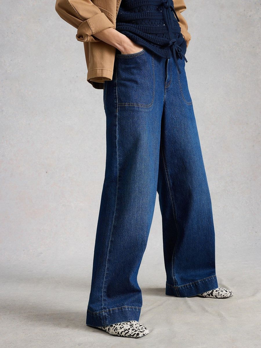 Jeans mit weitem Bein und aufgesetzten Taschen