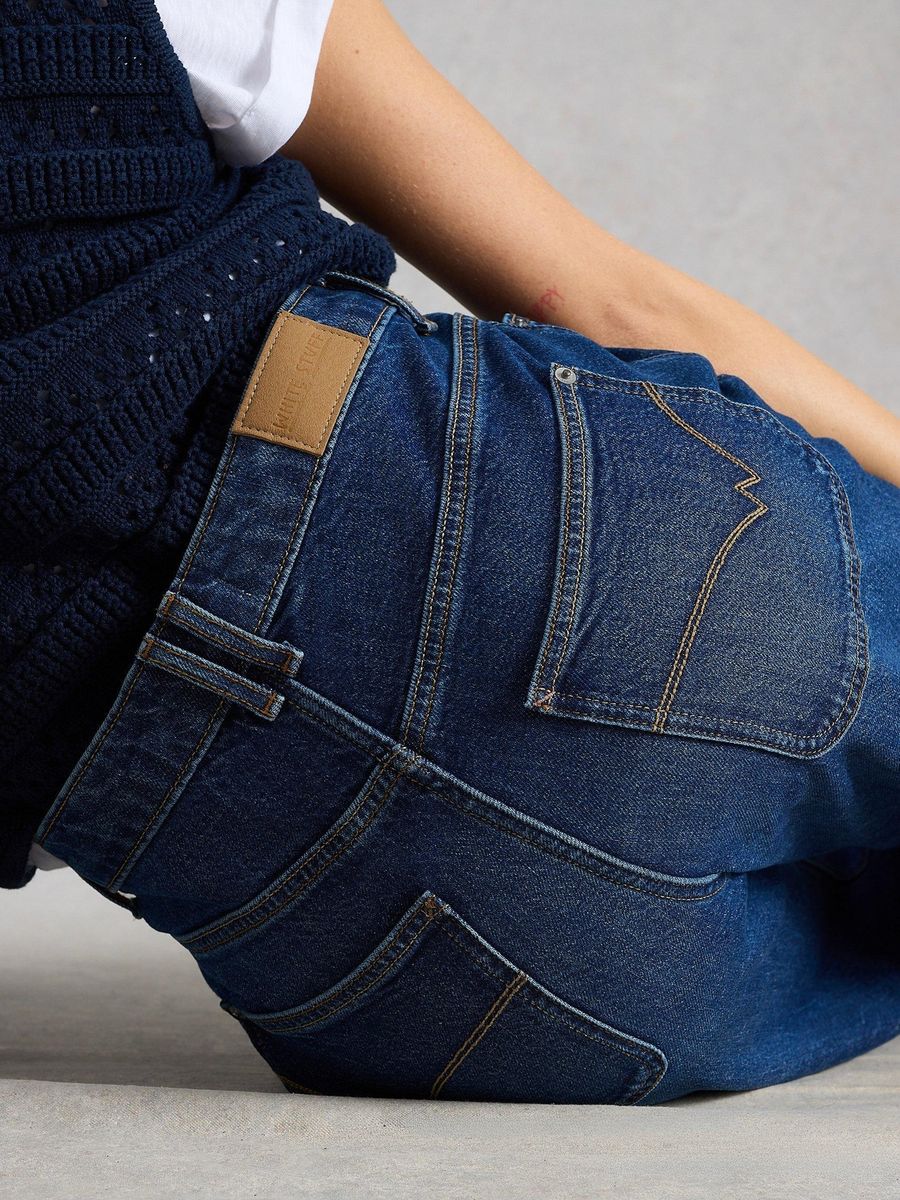 Jeans mit weitem Bein und aufgesetzten Taschen