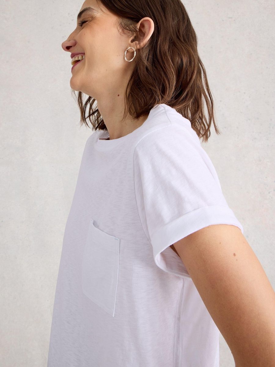 Klassisches weißes Baumwoll-T-Shirt mit Tasche