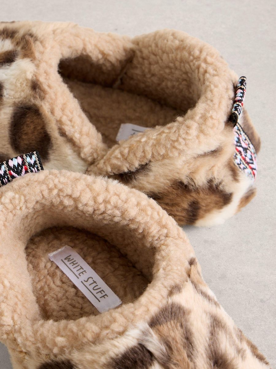 Bequeme Hausschuhe mit Leopardenmuster