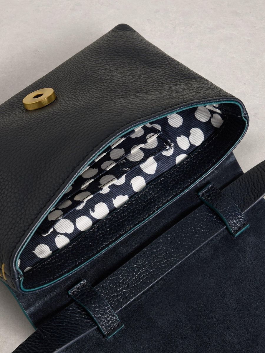 Minimalistische Leder-Umhängetasche mit Überschlag