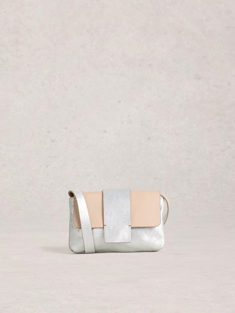 Minimalistische Leder-Umhängetasche mit Überschlag
