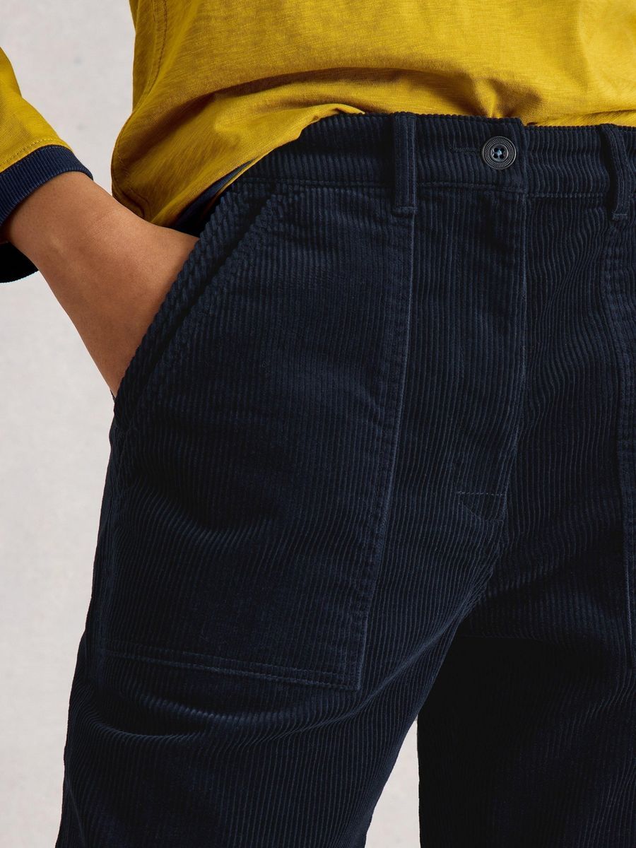 Cordhose mit entspannter Passform und Utility-Details