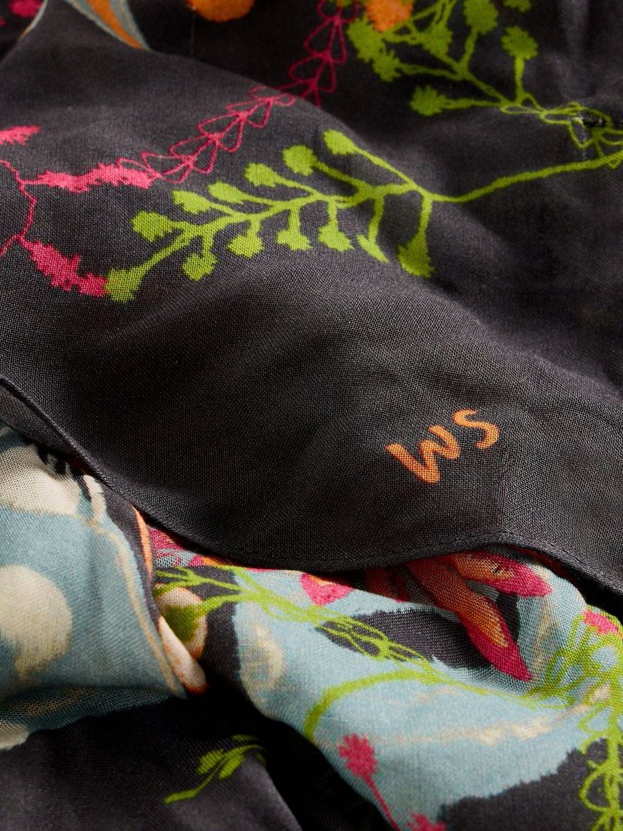 Bedrucktes Halstuch mit Blumenmuster