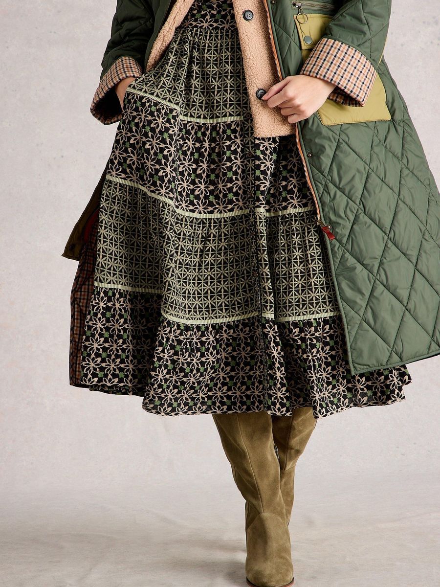 Gemustertes, gestuftes Midikleid
