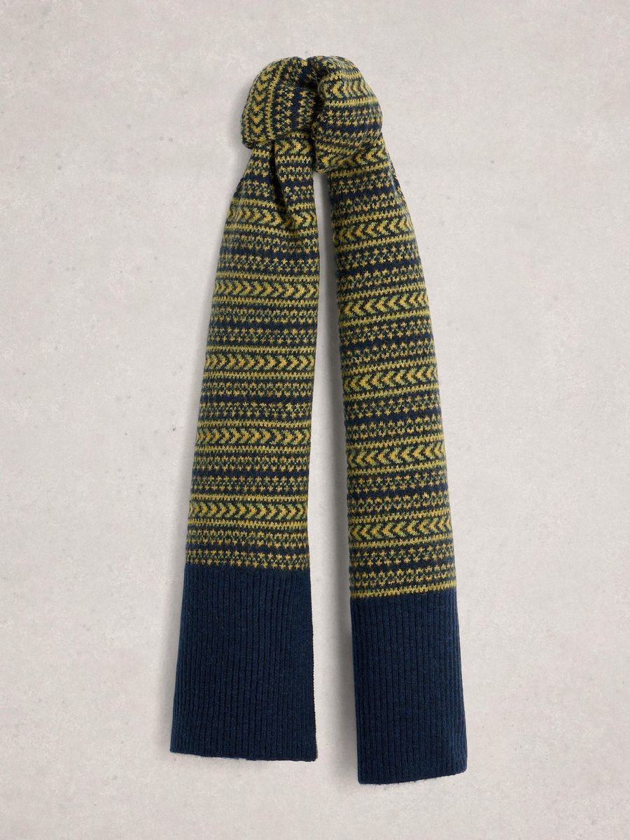 Gemusterter Strickschal mit gerippten Enden