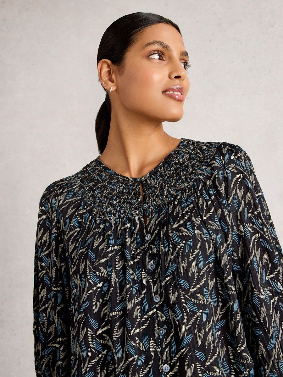 Bluse mit Blattdruck und Smok-Details
